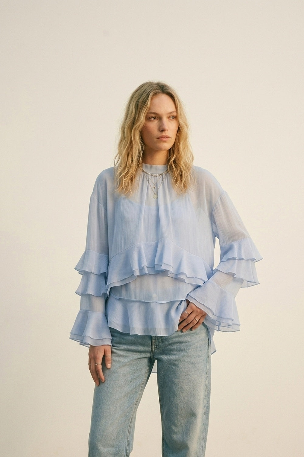 Blusa Assimétrica com Babados em Camadas de Chiffon em Azul Claro
