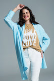 Q2 Blusa azul clara de grandes dimensões com riscas brancas