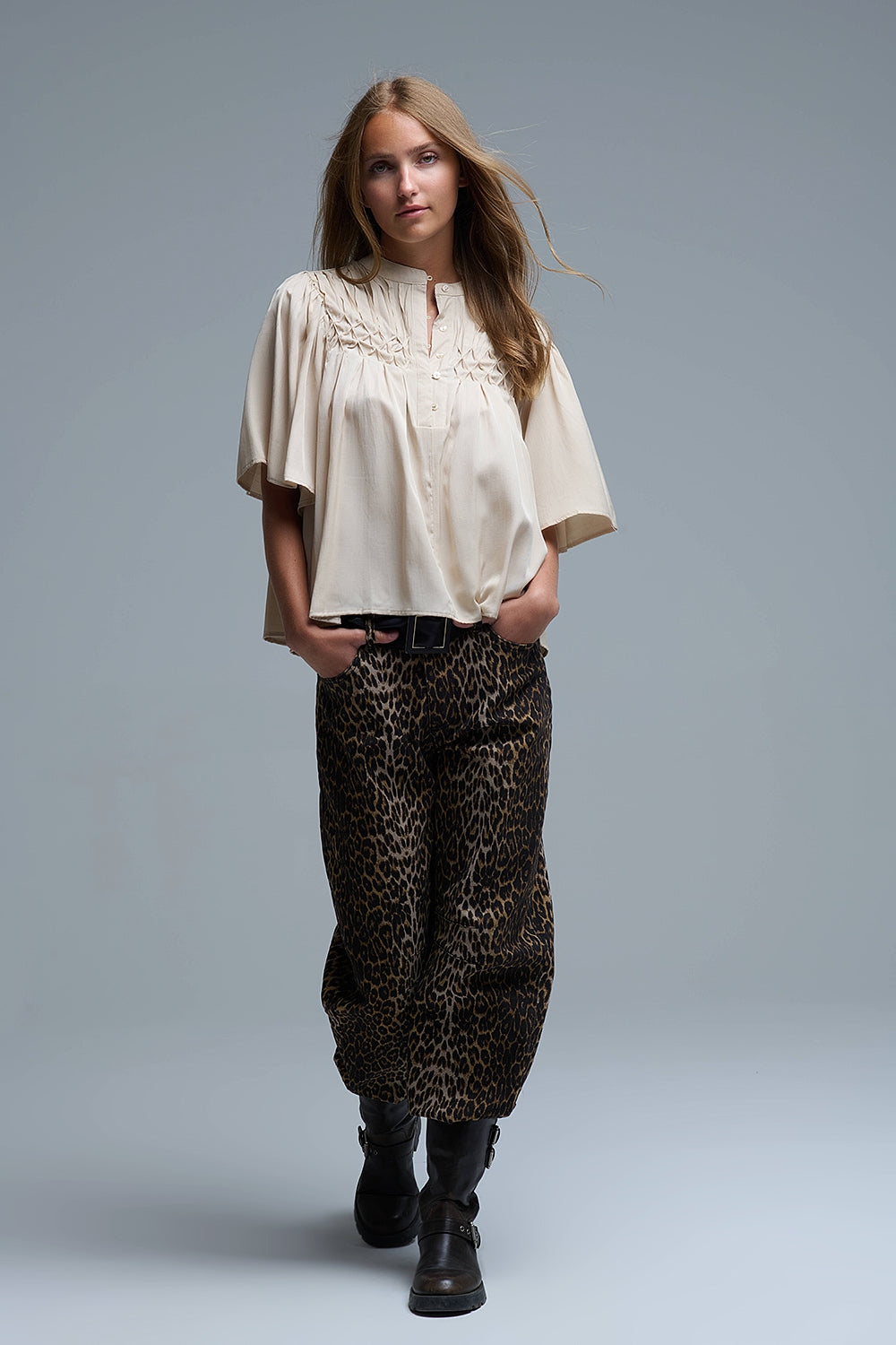 Blusa bege descontraída de estilo boho com pormenores bordados