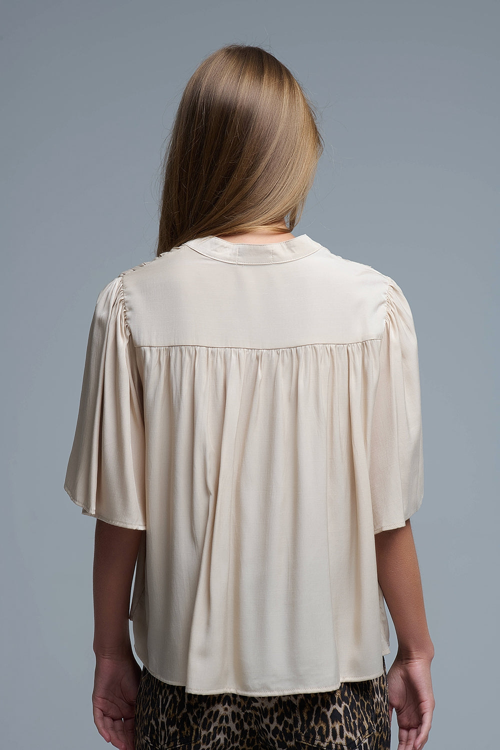 Blusa bege descontraída de estilo boho com pormenores bordados