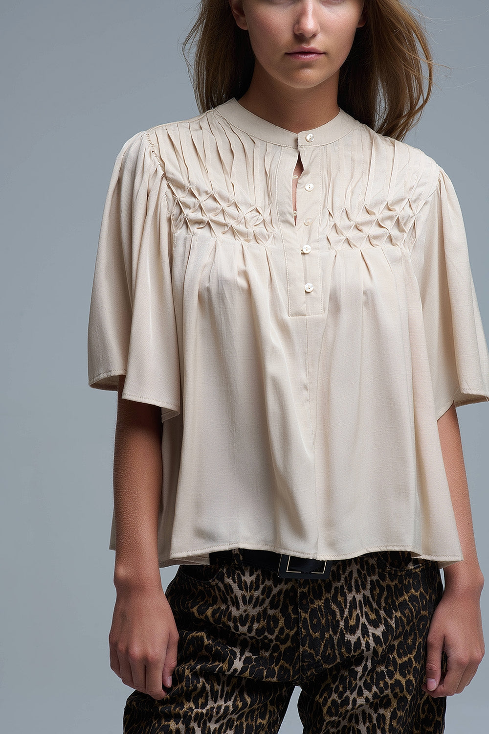 Blusa bege descontraída de estilo boho com pormenores bordados