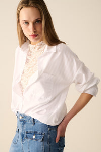 Blusa branca listrada relaxada