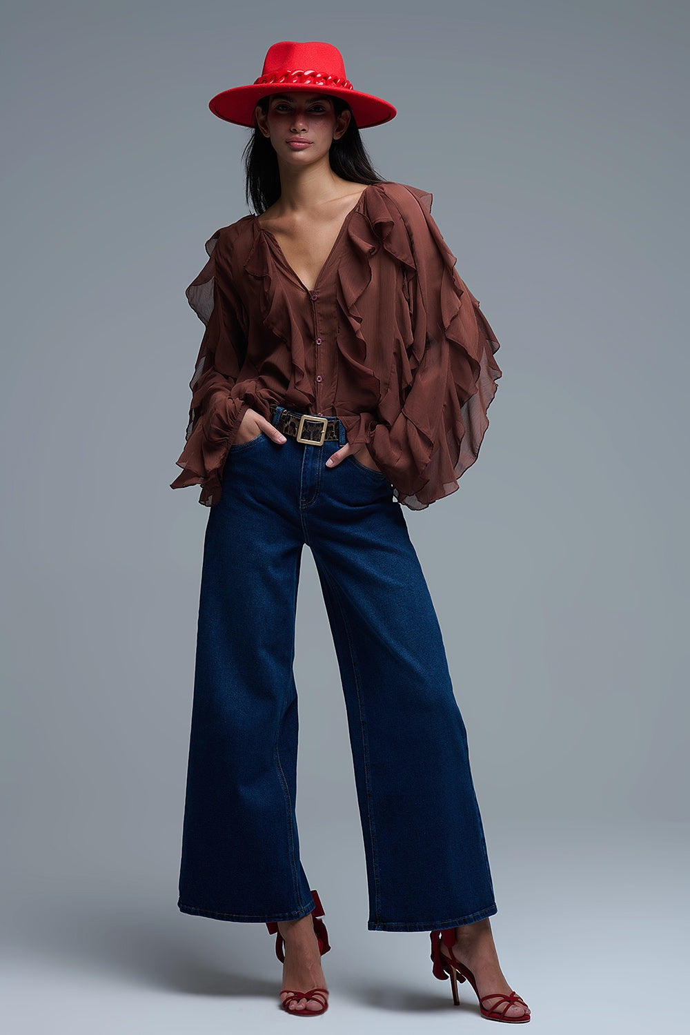 Blusa castanha de chiffon com decote em V e folhos