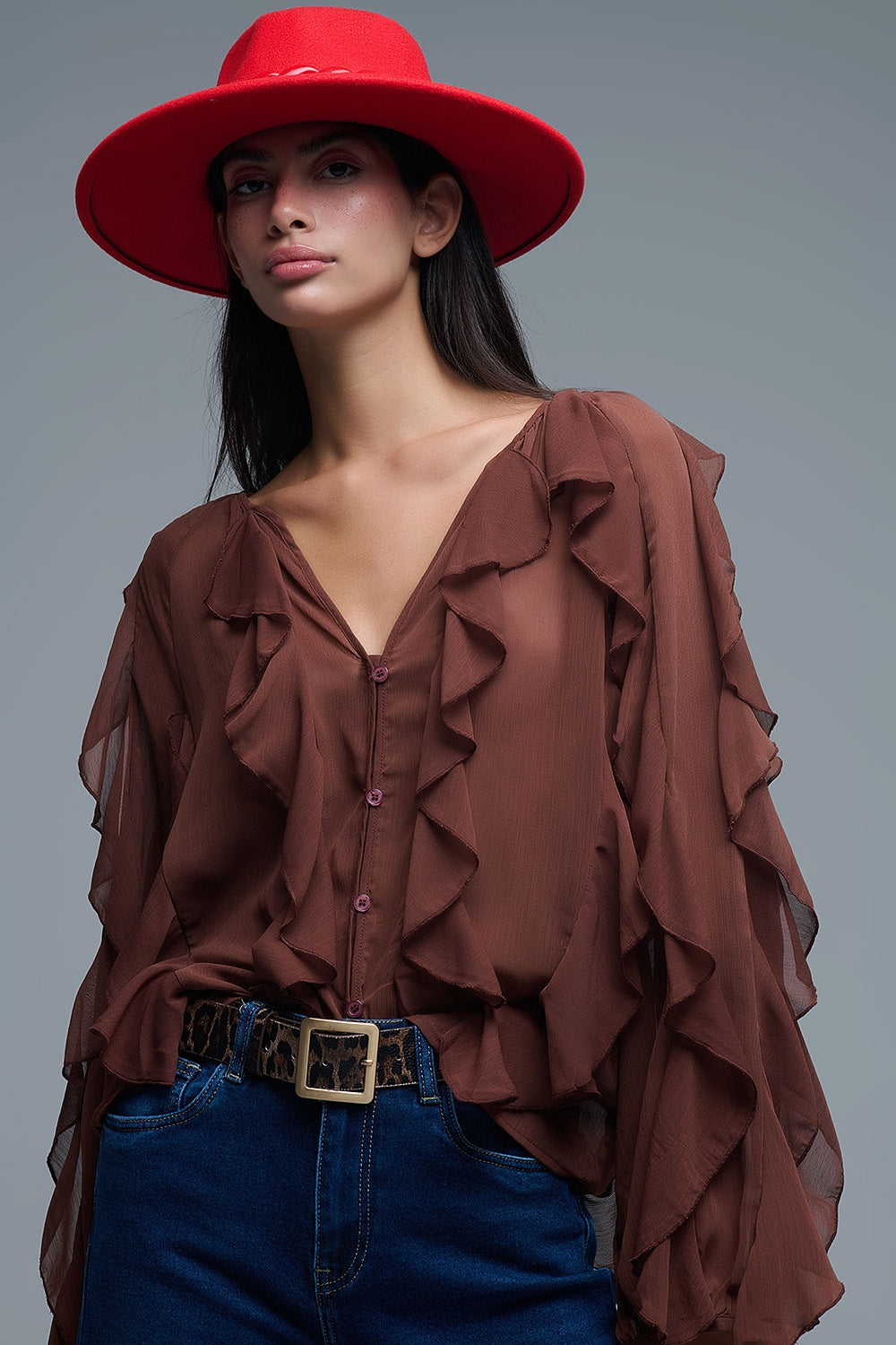 Blusa castanha de chiffon com decote em V e folhos