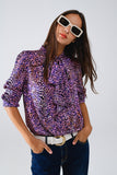 Q2 Blusa com laço no pescoço com estampado animal roxo