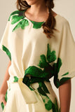 Blusa Cropped Com Estampa Floral em Verde Amarrada na Cintura