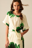 Q2 Blusa Cropped Com Estampa Floral em Verde Amarrada na Cintura