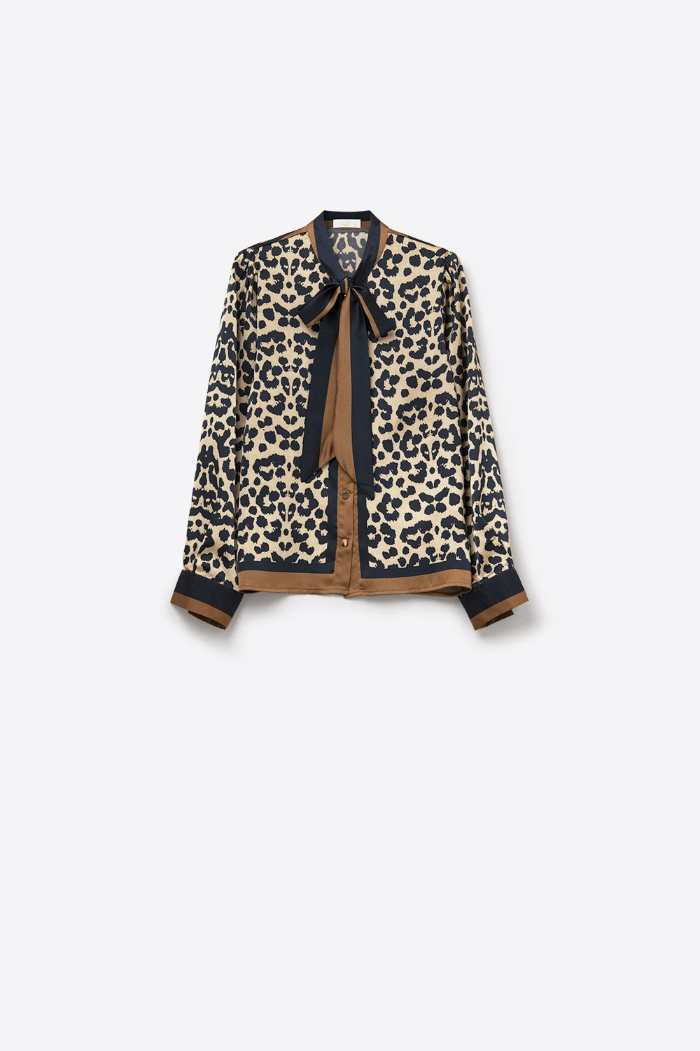 Blusa de cetim com estampado de leopardo e pormenor de laço