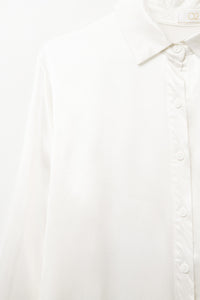 Blusa de Cetim com Manga Longa Botões e Gola Polo na cor Branca