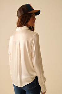 Blusa de Cetim com Manga Longa Botões e Gola Polo na cor Branca