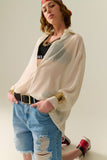 Q2 Blusa de chiffon bege suave com detalhe de brilho