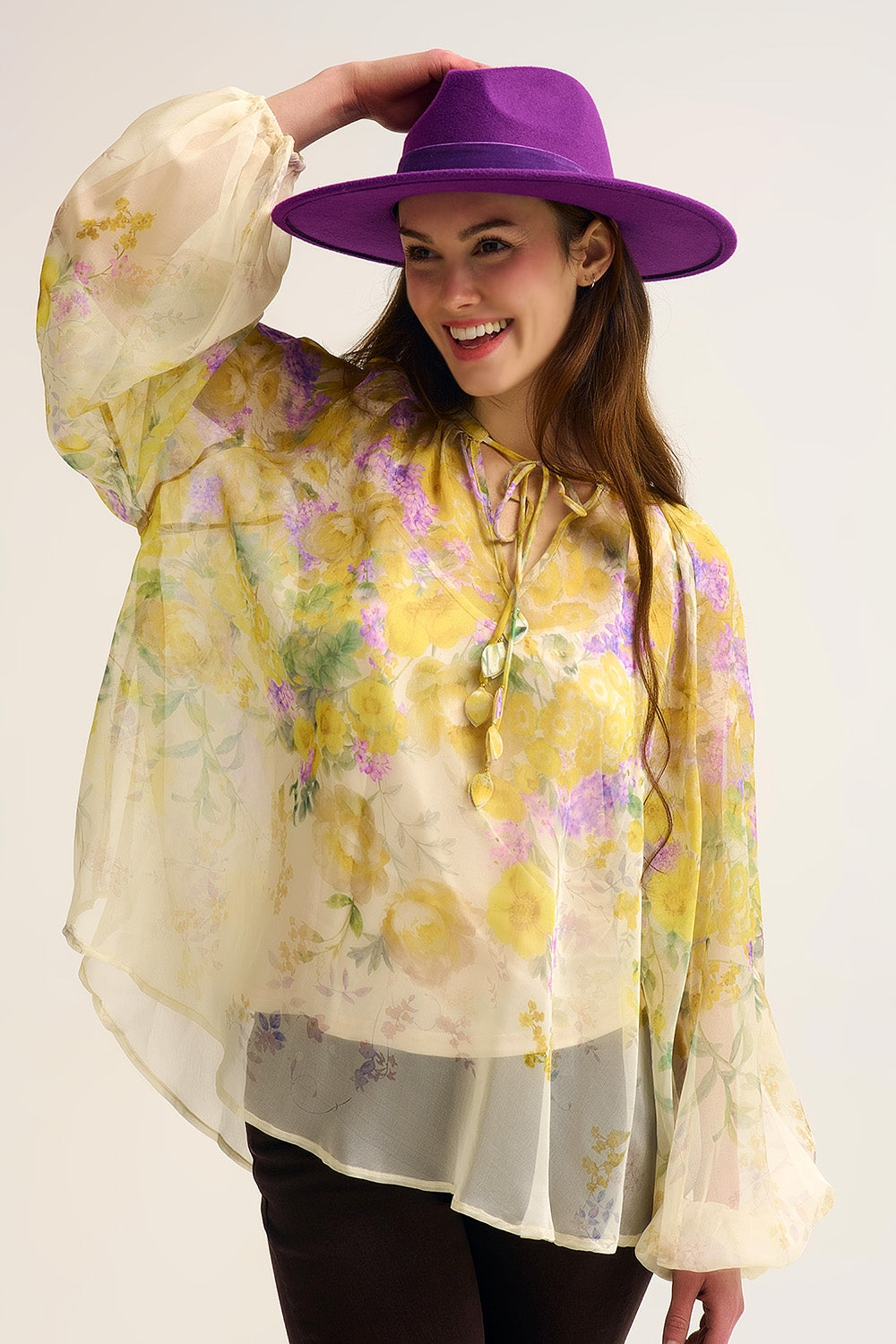 Q2 Blusa de chiffon floral com acabamento transparente e silhueta esvoaçante