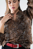 blusa de chiffon marrom com estampa de oncinha