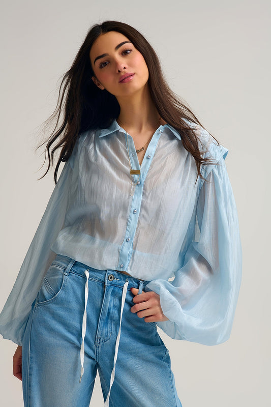 Blusa de seda Tencel em azul com mangas em balão e botões de nacar