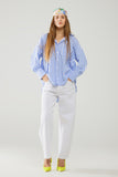 Blusa listrada azul claro relaxada