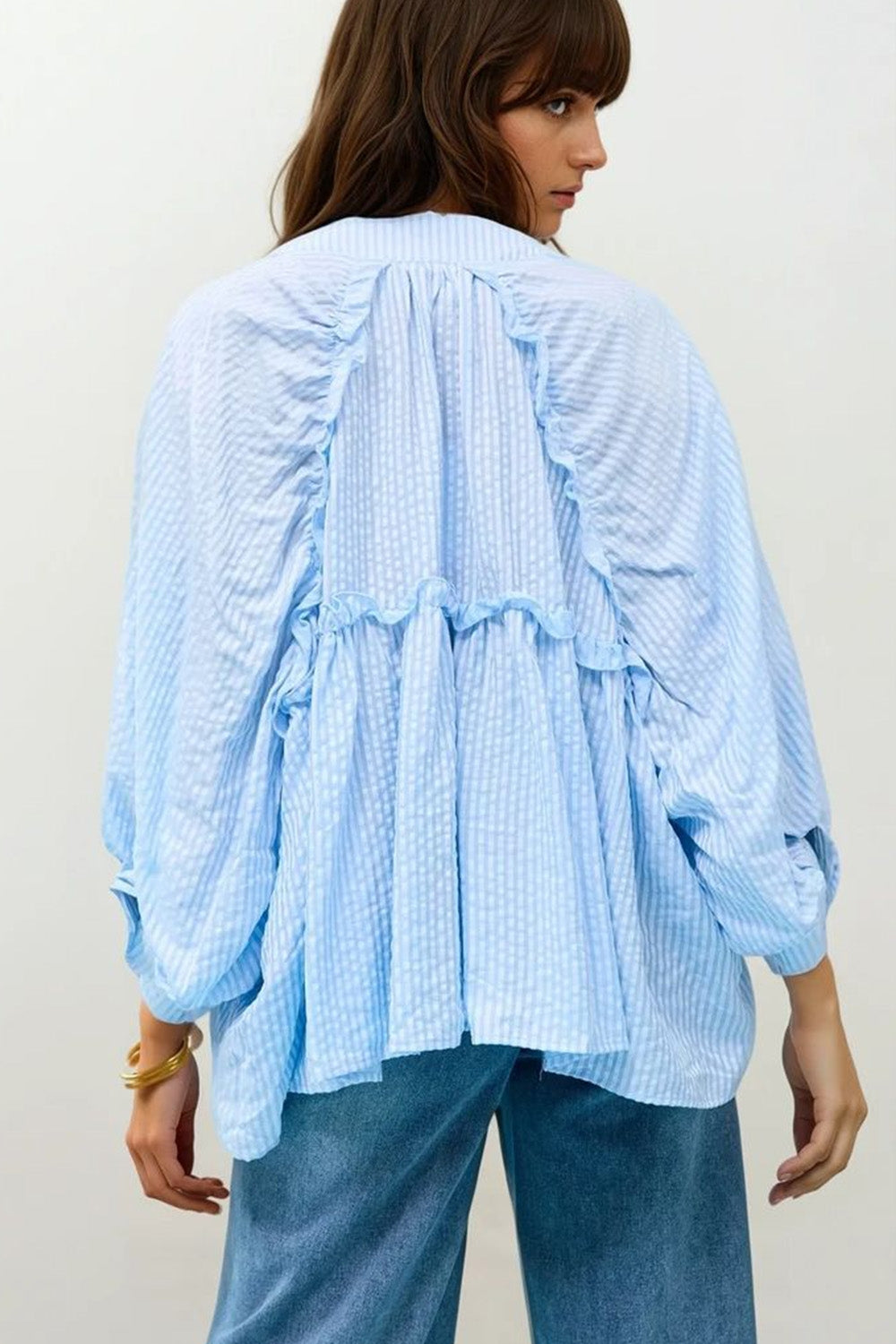 Blusa Listrada com Mangas Bufantes em Azul Bebê