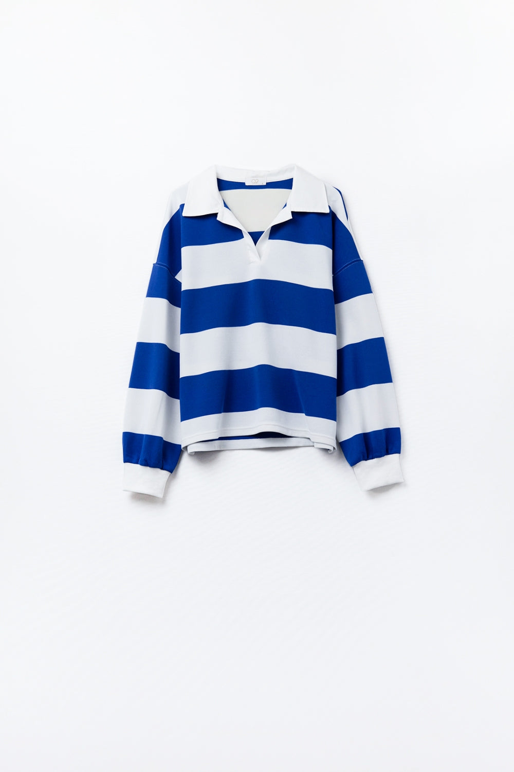 Blusa pólo branca às riscas com riscas azuis