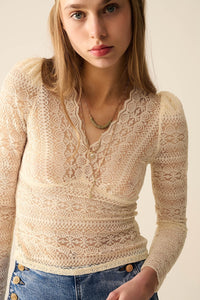 Blusa Romântica de Renda com Decote em V e Mangas Compridas em Bege
