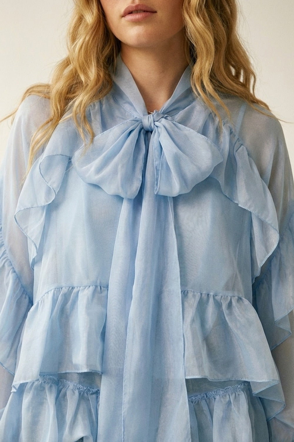 Blusa Transparente Azul Claro com Babados em Tecido de Chiffon