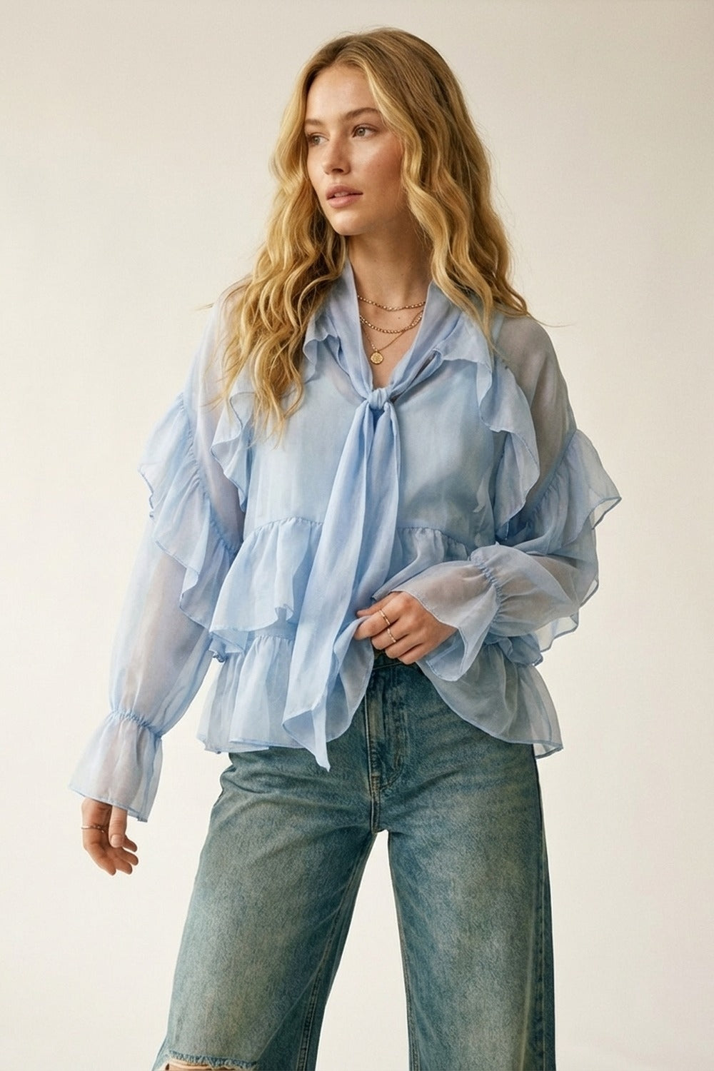 Q2 Blusa Transparente Azul Claro com Babados em Tecido de Chiffon