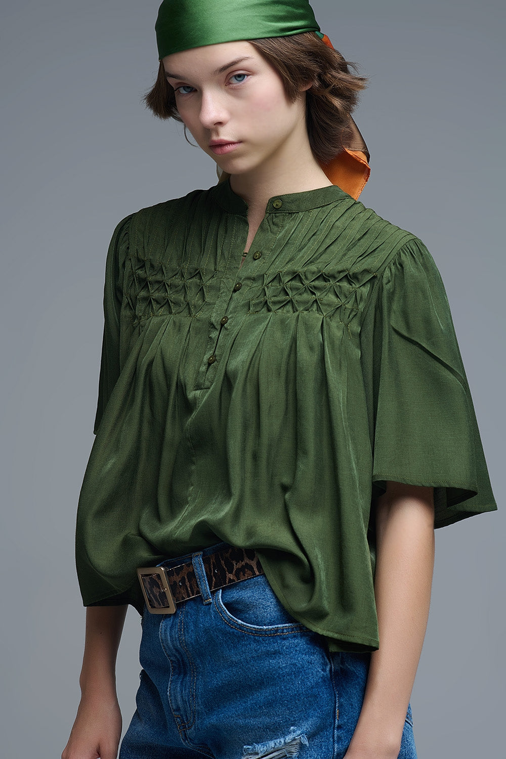 Q2 Blusa verde descontraída de estilo boho com pormenores bordados