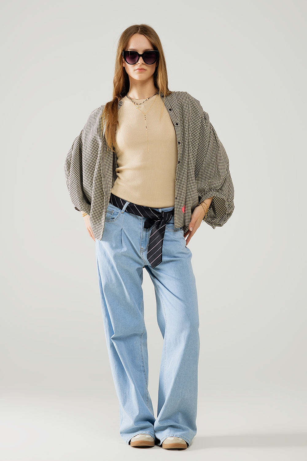 Blusa xadrez oversized preta e creme com detalhe de coração