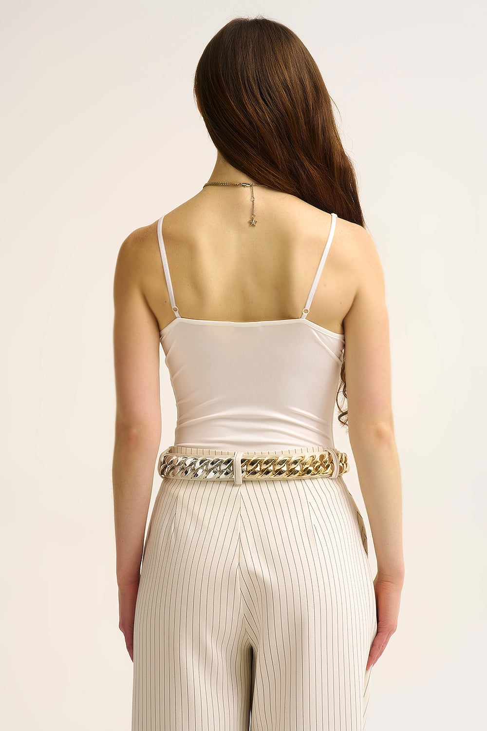 Body com decote em V e pormenor de argola em ouro branco em tecido elástico