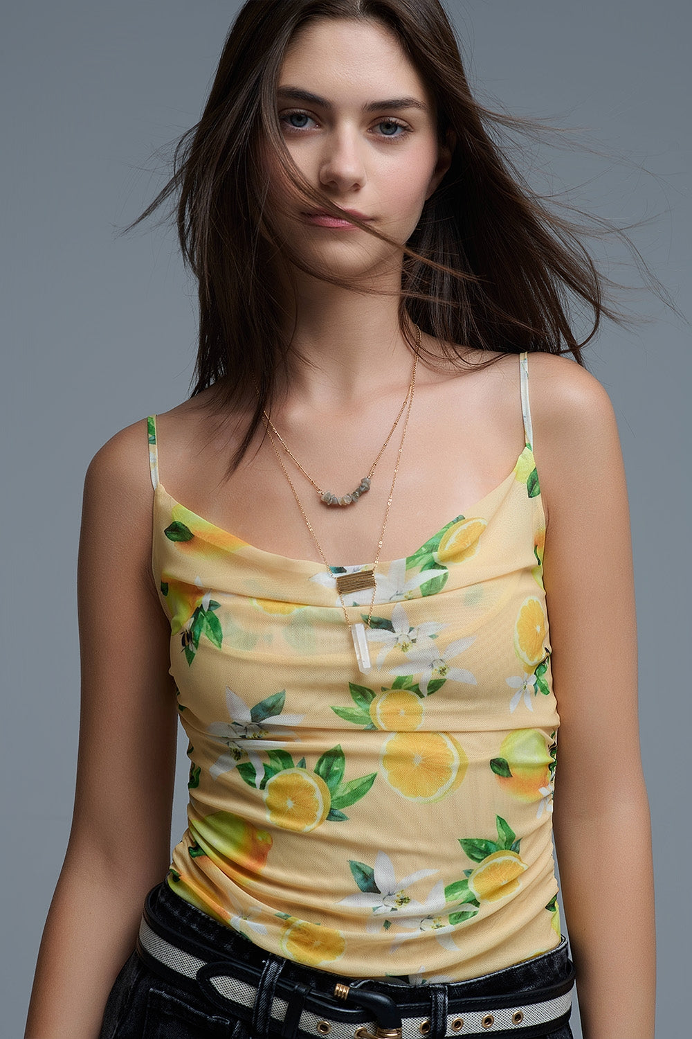 Q2 Body top amarelo com estampado de limão em tecido de malha