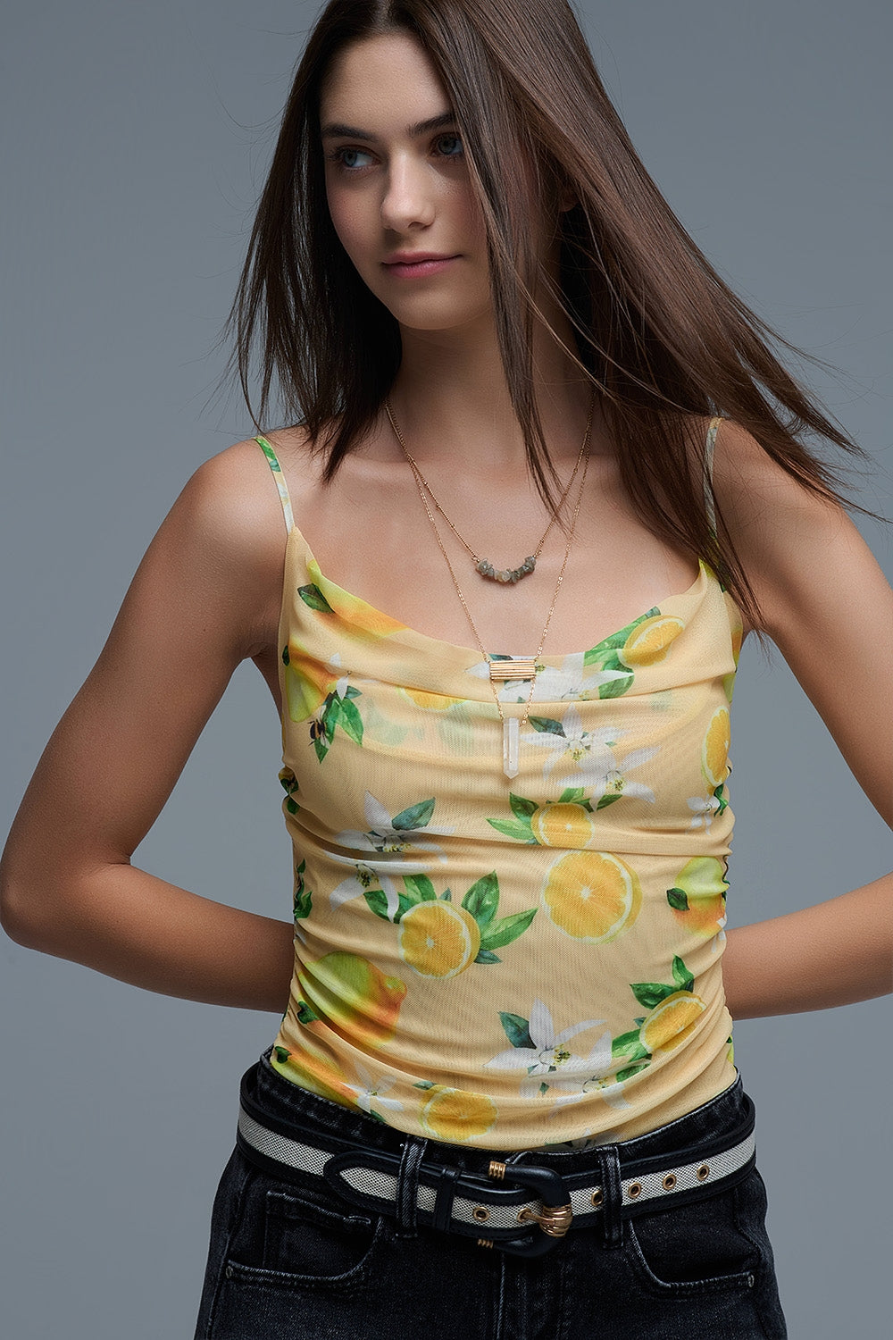 Body top amarelo com estampado de limão em tecido de malha