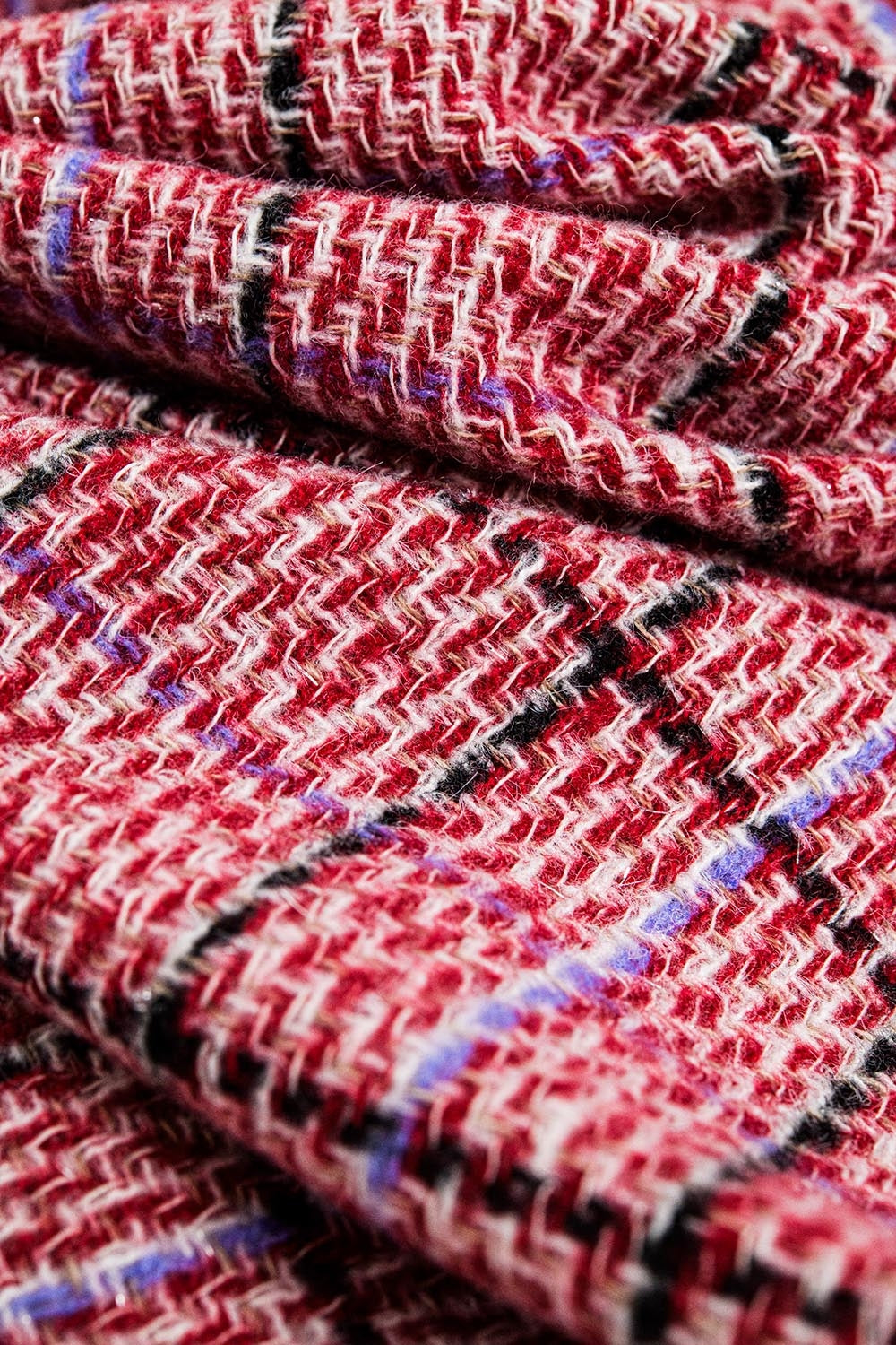 cachecol com cuadros em vermelho