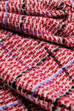 cachecol com cuadros em vermelho