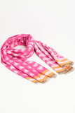 cachecol cor-de-rosa suave com estampado de corações