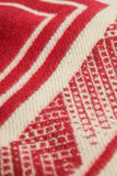Cachecol de malha vermelho com estampado geométrico