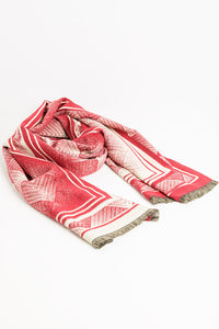 Cachecol de malha vermelho com estampado geométrico