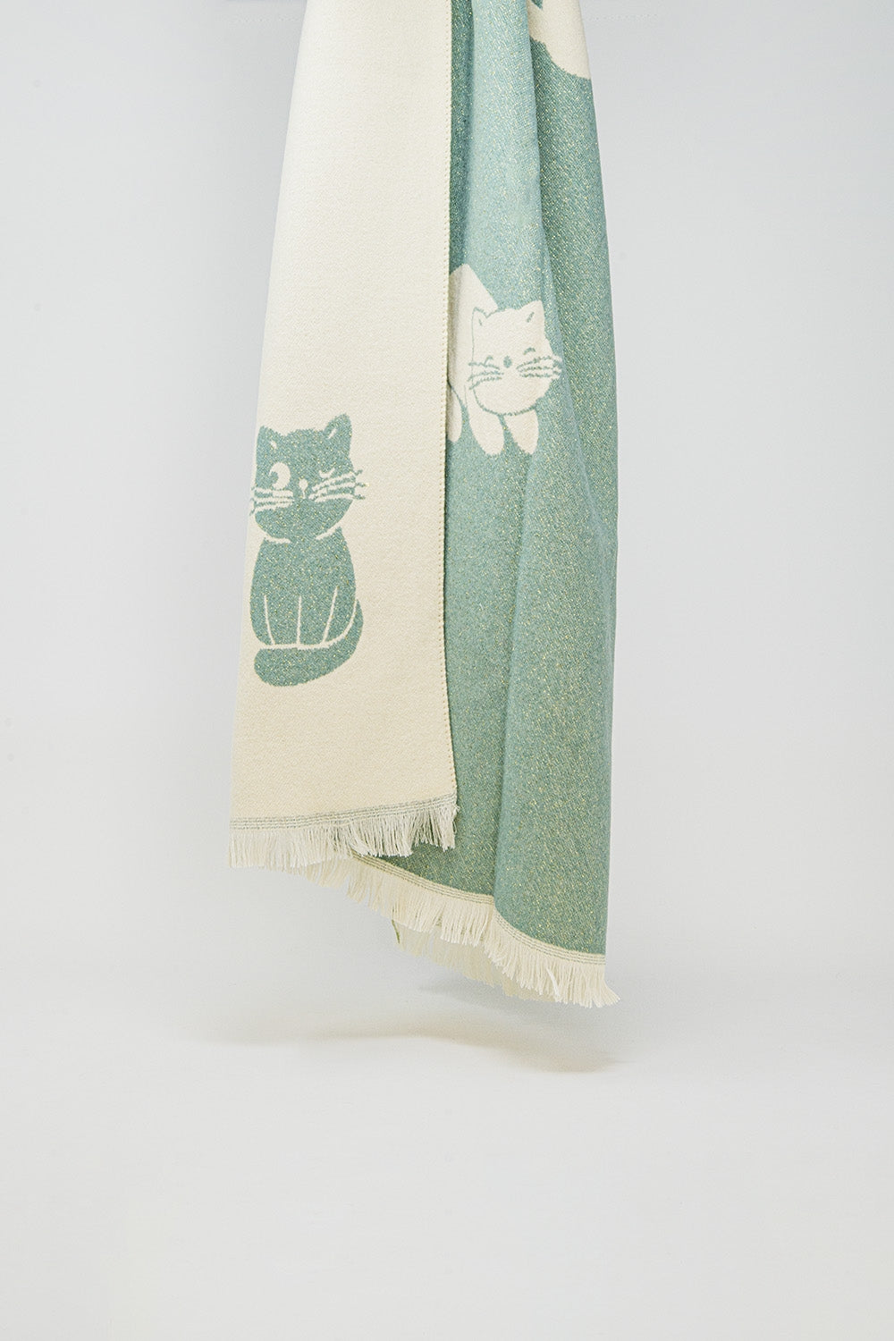 Q2 Cachecol largo em verde-água com estampado de gato