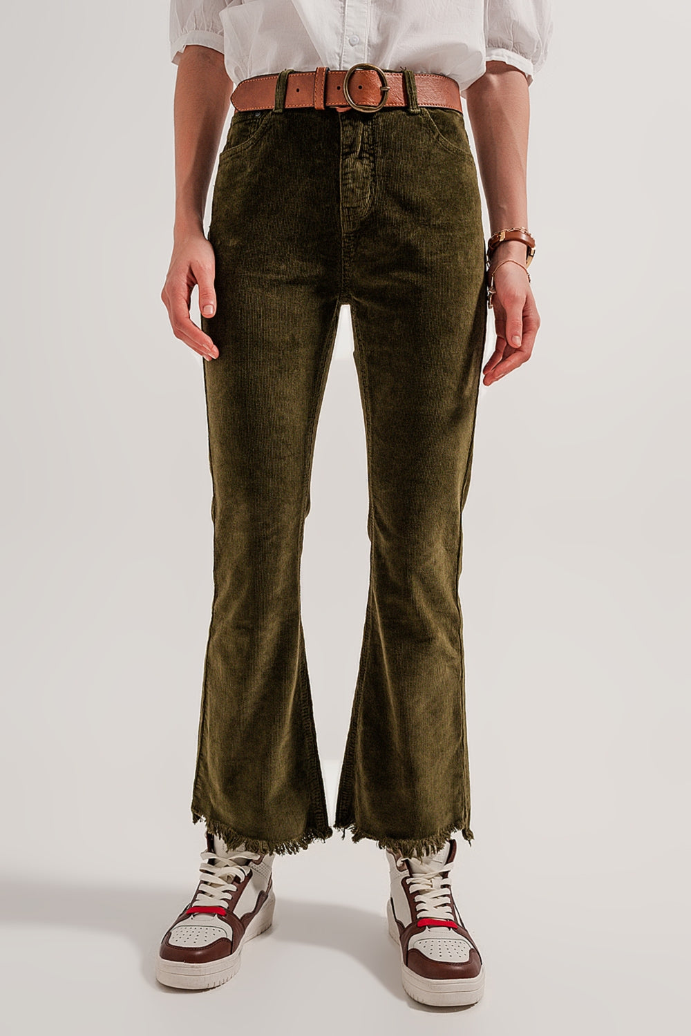 Q2 Calça flare de veludo cotelê verde