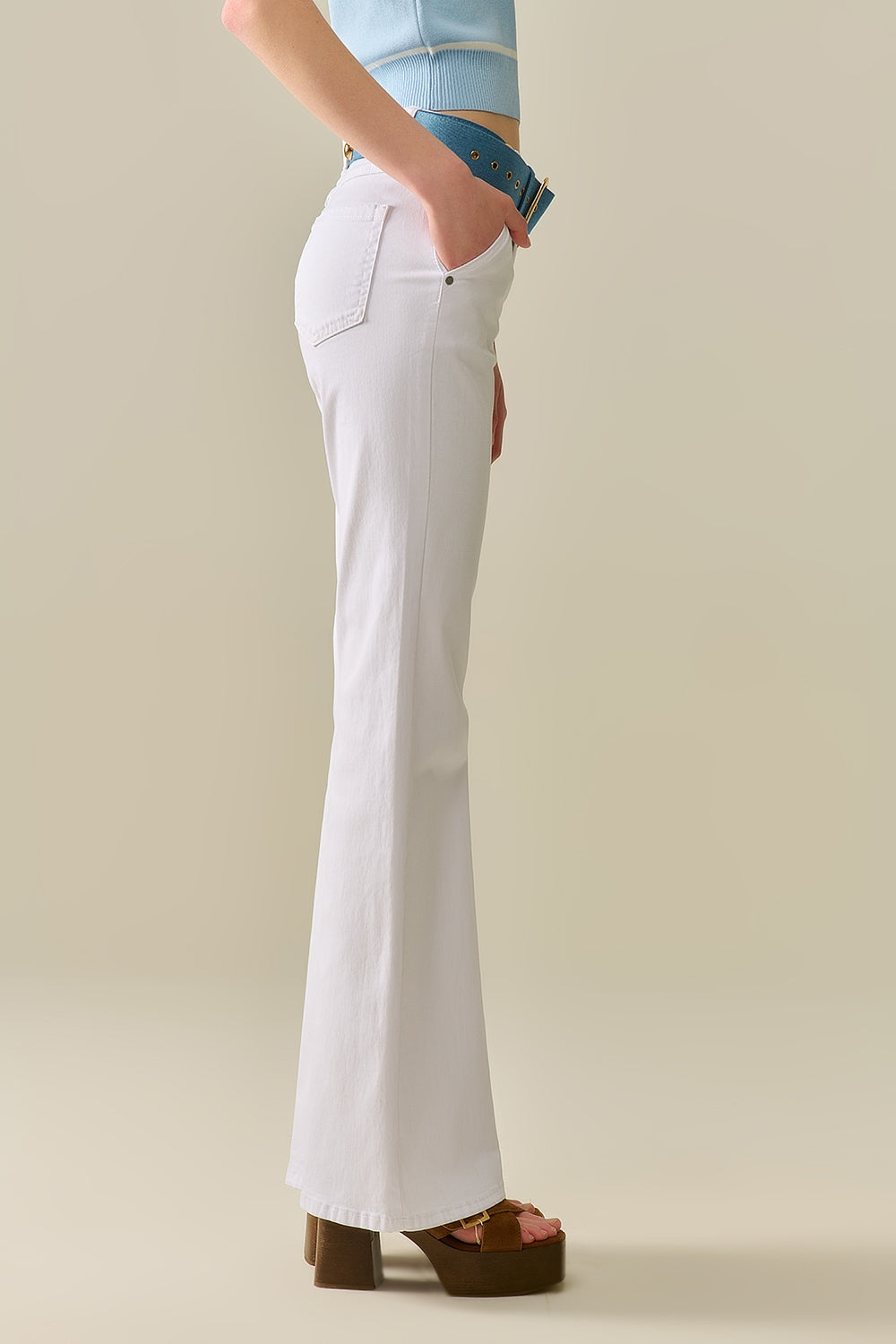 Calças Brancas Flare Confortáveis e Elásticas