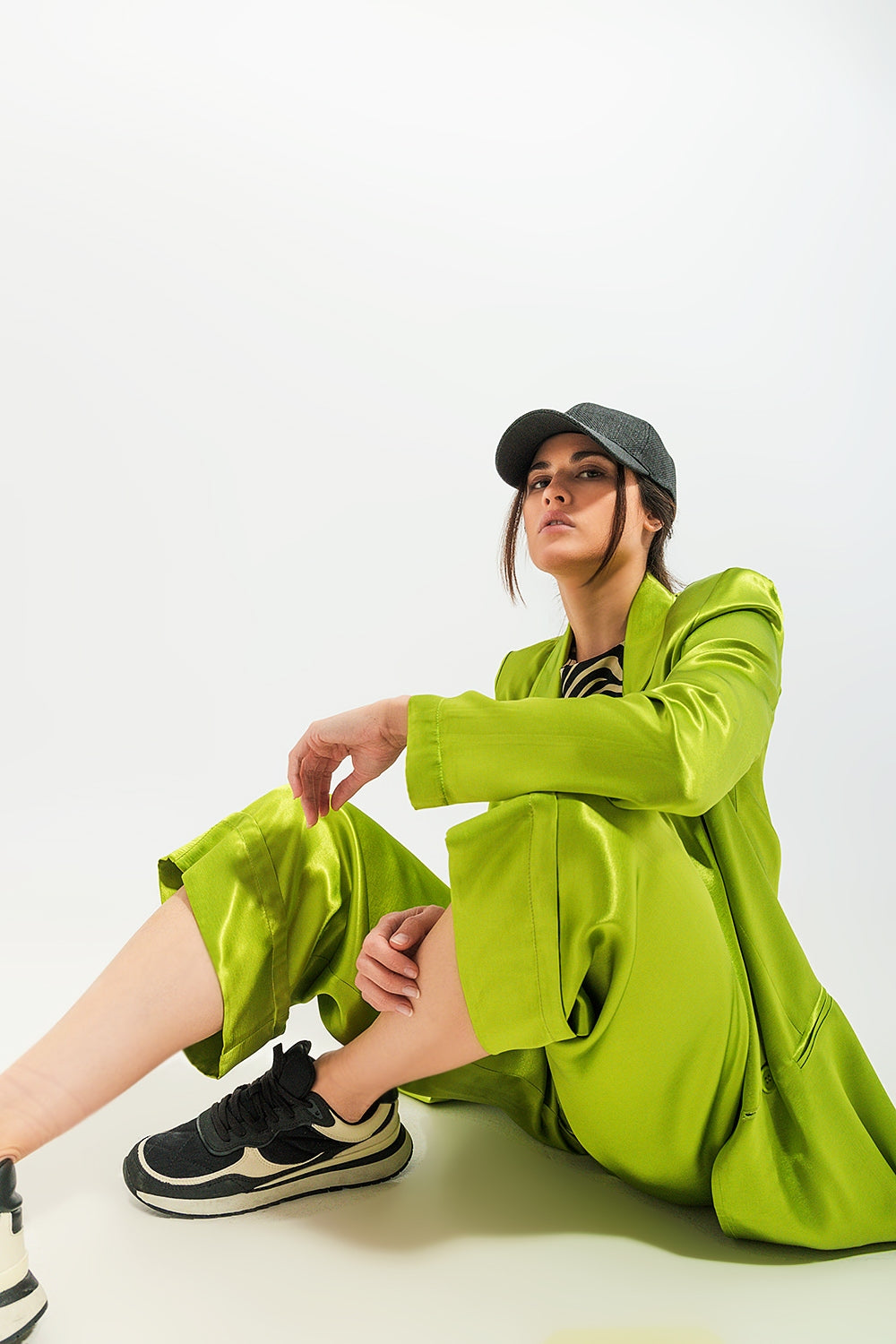 Calças de cetim verdes de perna larga