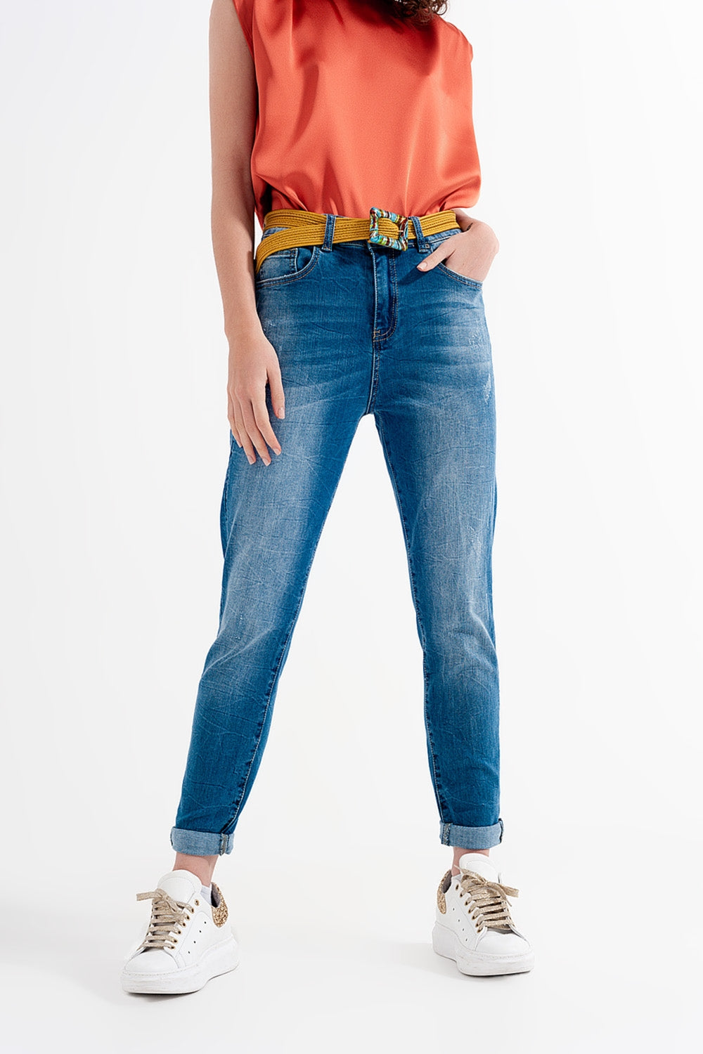 Q2 Calças de ganga azul lavadas com rasgos