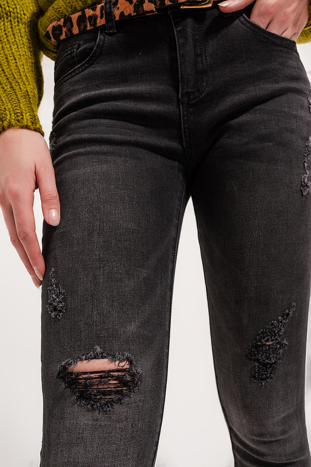 Calças de ganga cinzentas skinny com desenho rasgado