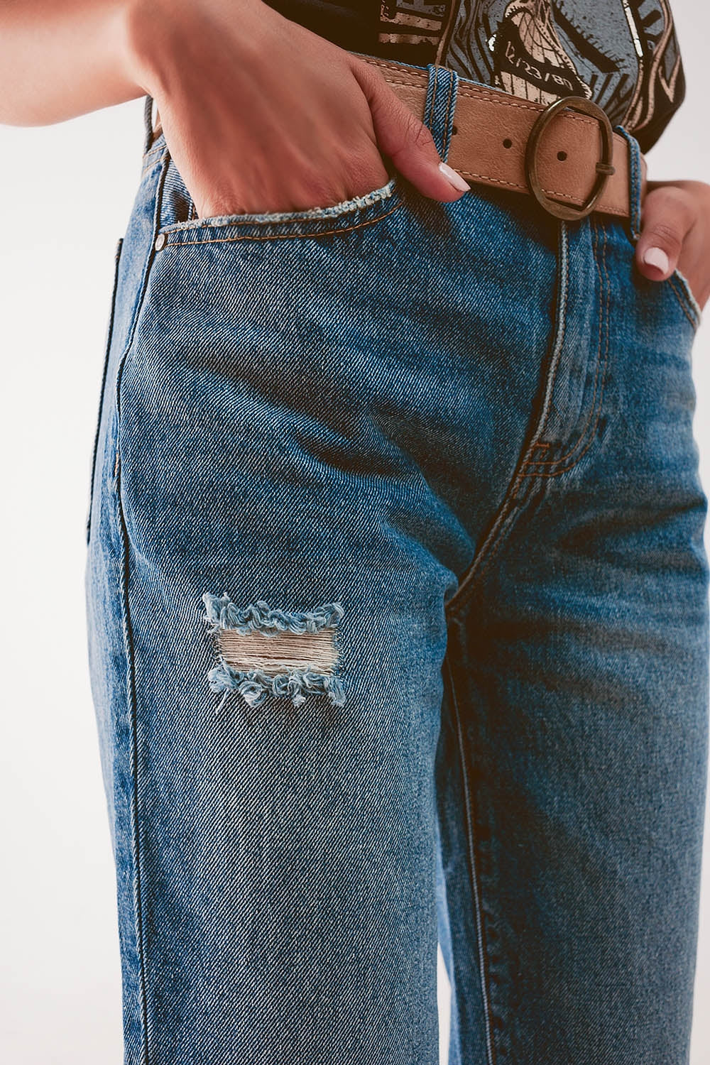 Calças de ganga com cintura alta e rasgo na coxa