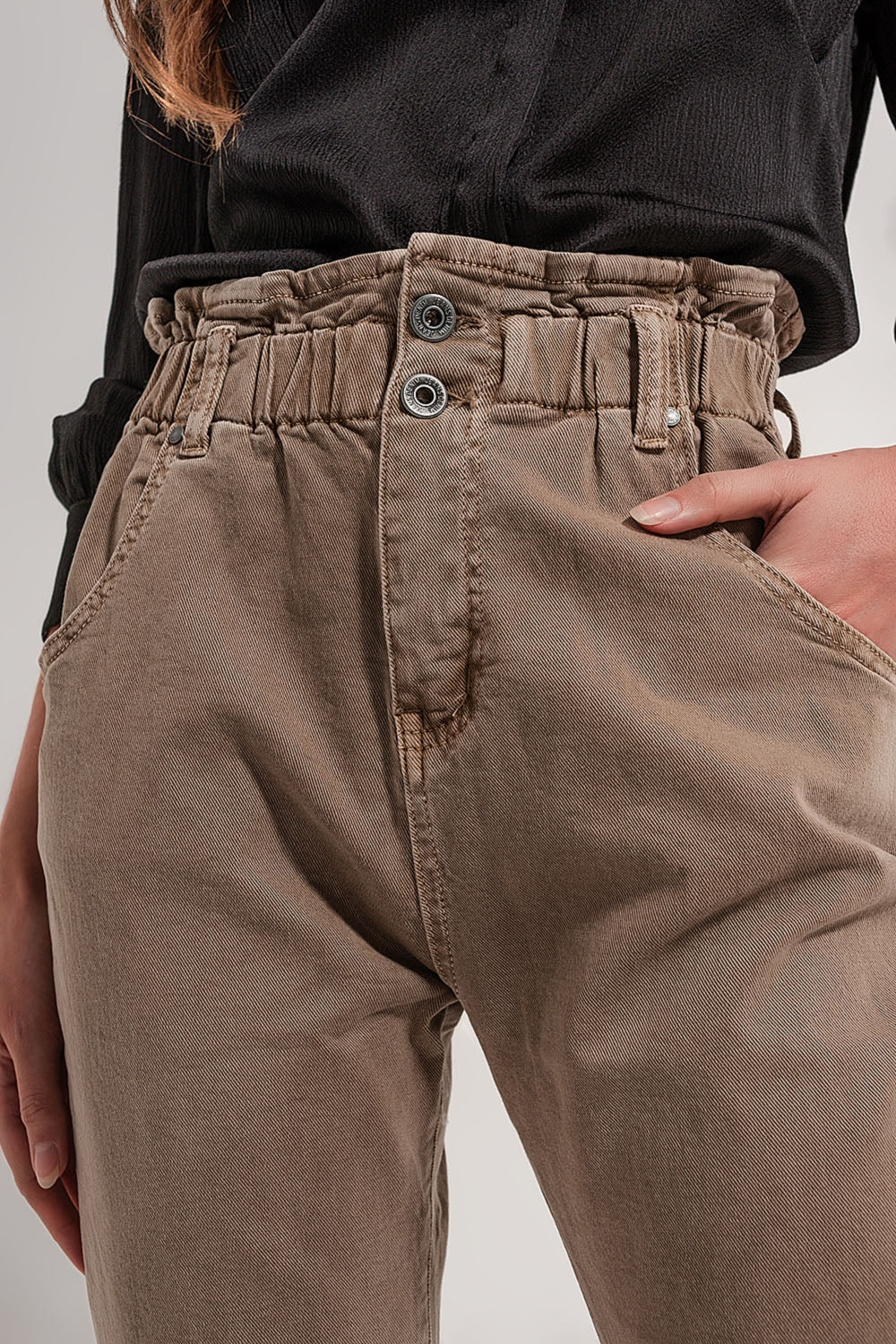 Calças de ganga com cintura elástica em bege