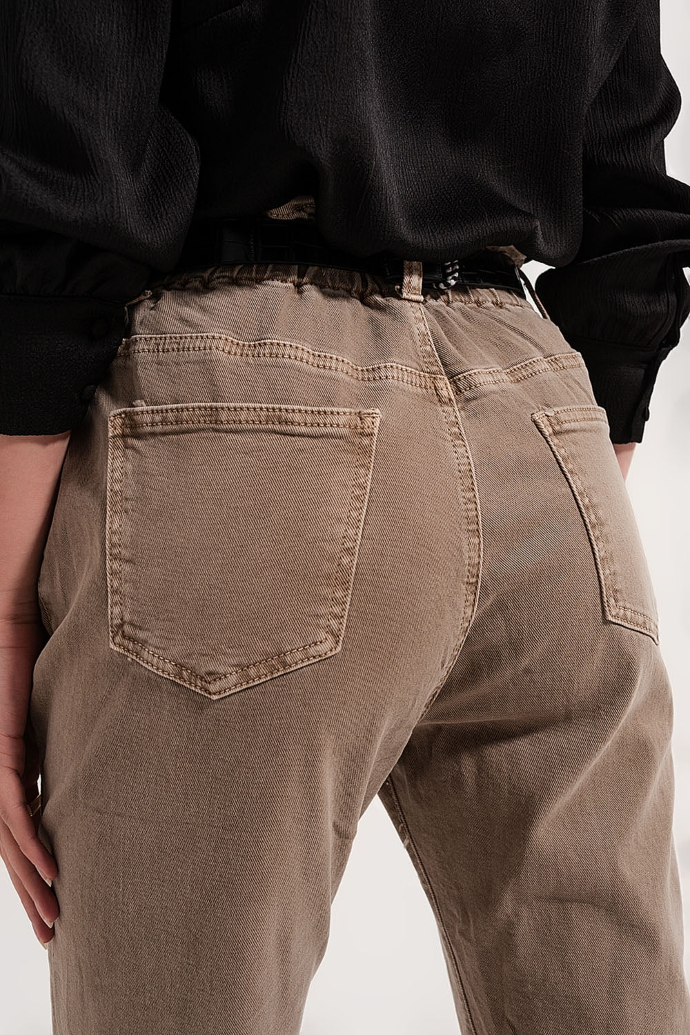 Calças de ganga com cintura elástica em bege