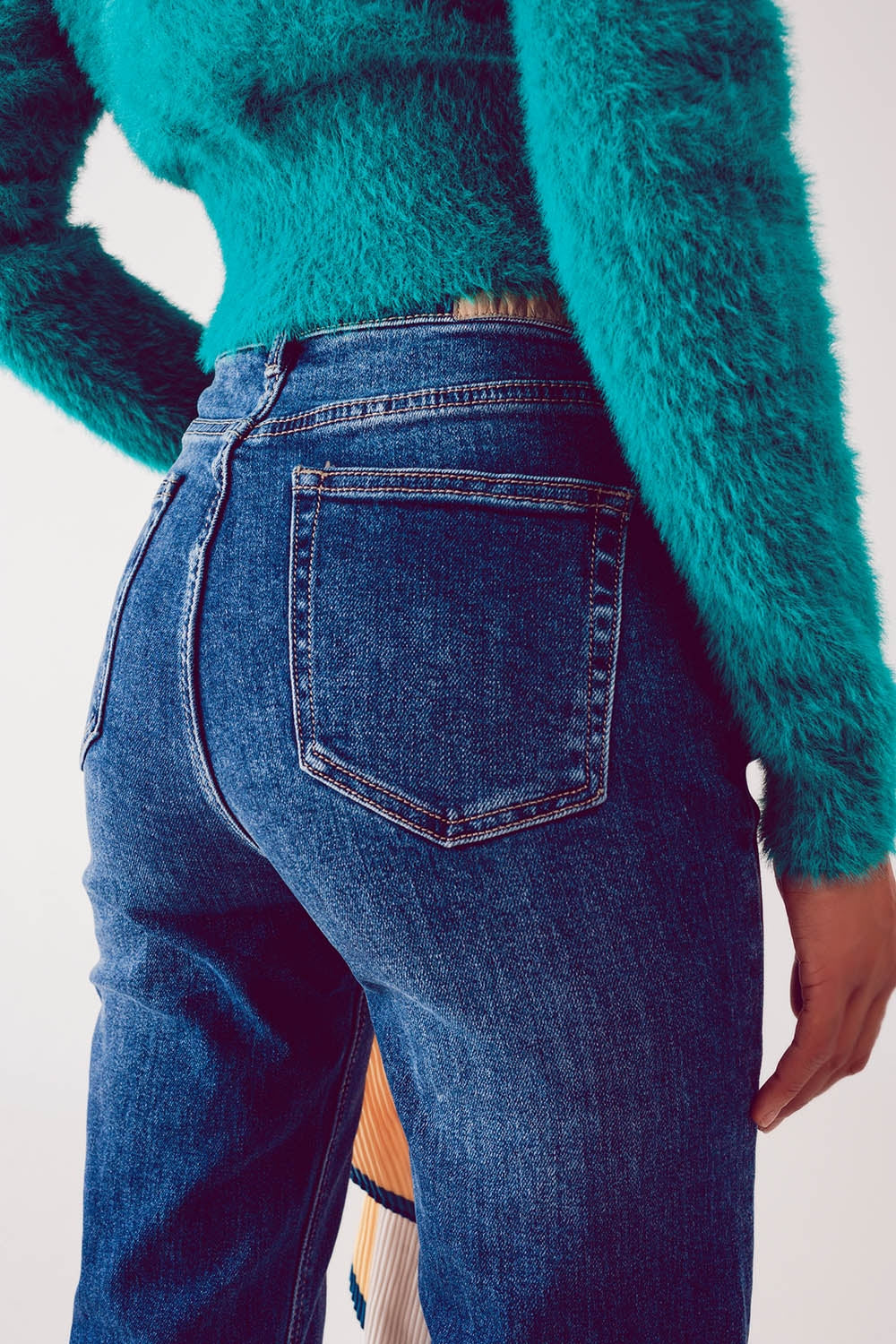 Calças de ganga de corte recto em azul escuro com cintura alta