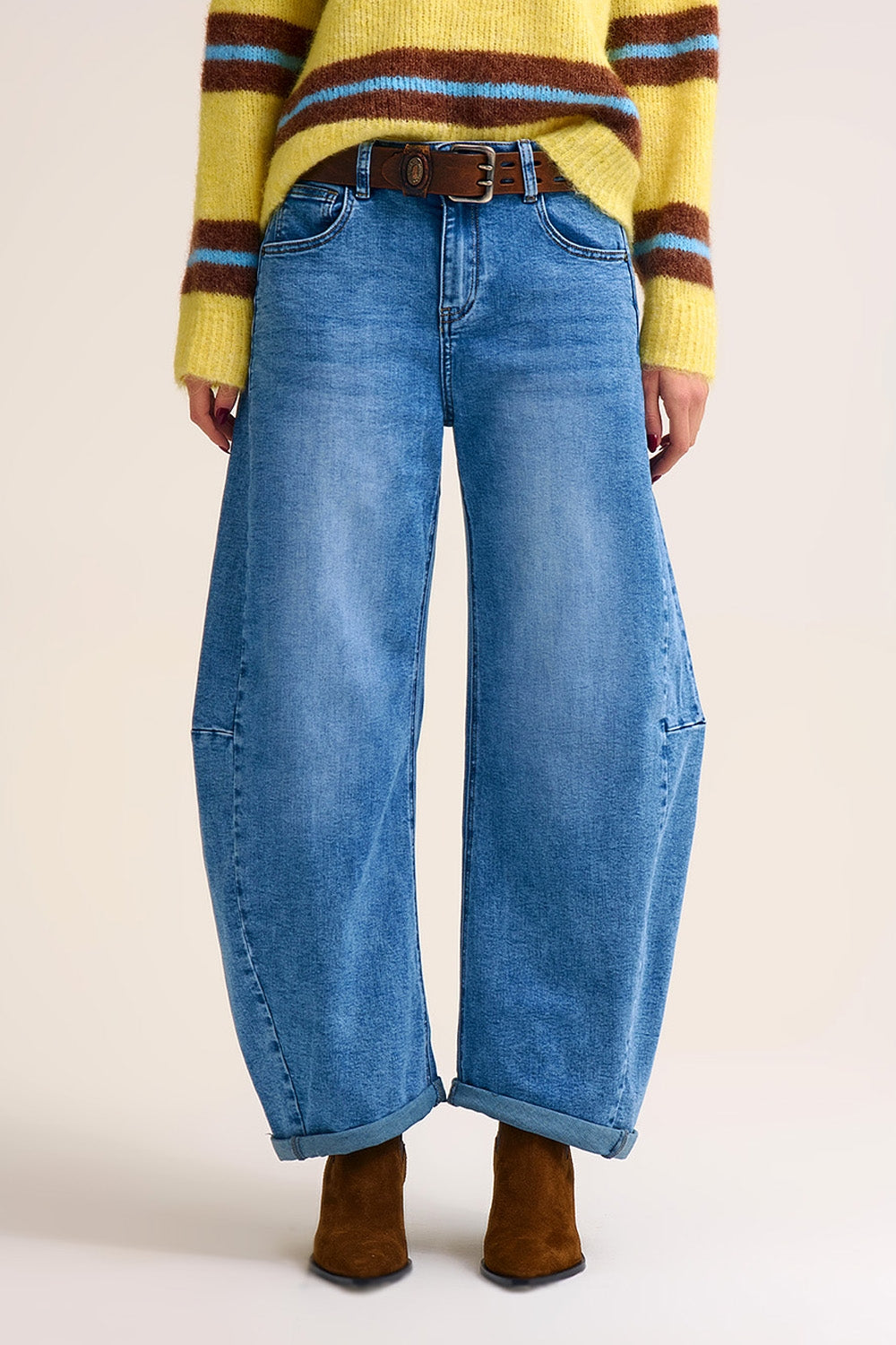 Q2 Calças de ganga de perna larga Barrel Blue Denim em lavagem clara