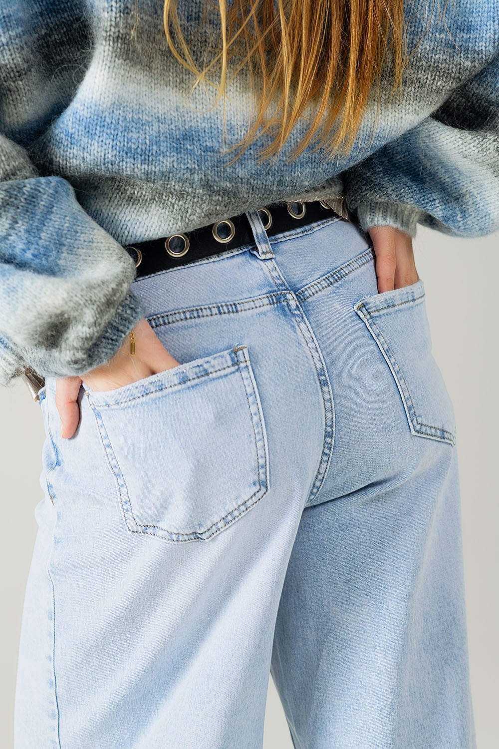 calças de ganga de perna larga de lavagem clara com elasticidade