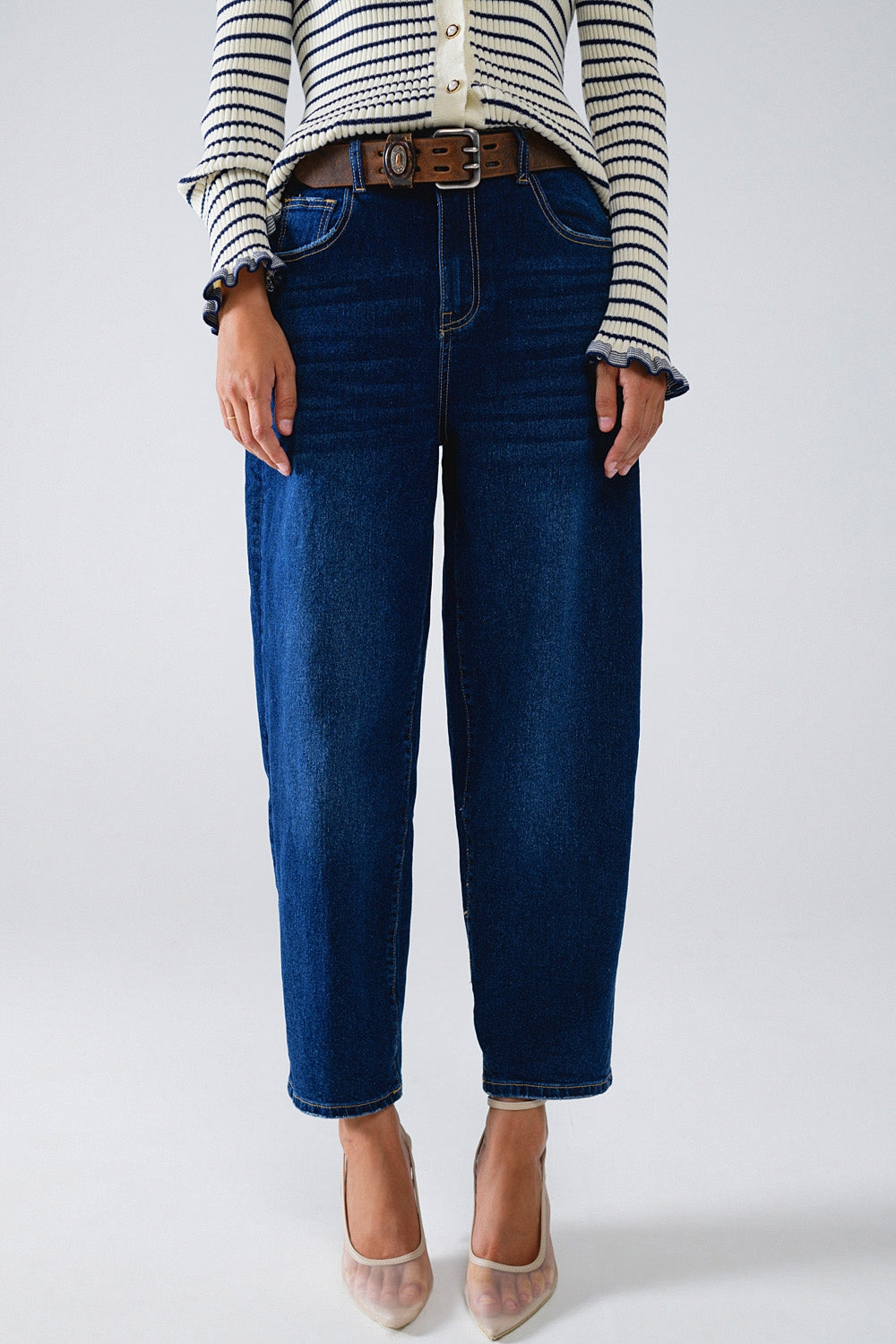 Q2 Calças de ganga de perna larga Mom Jeans em Mid Wash