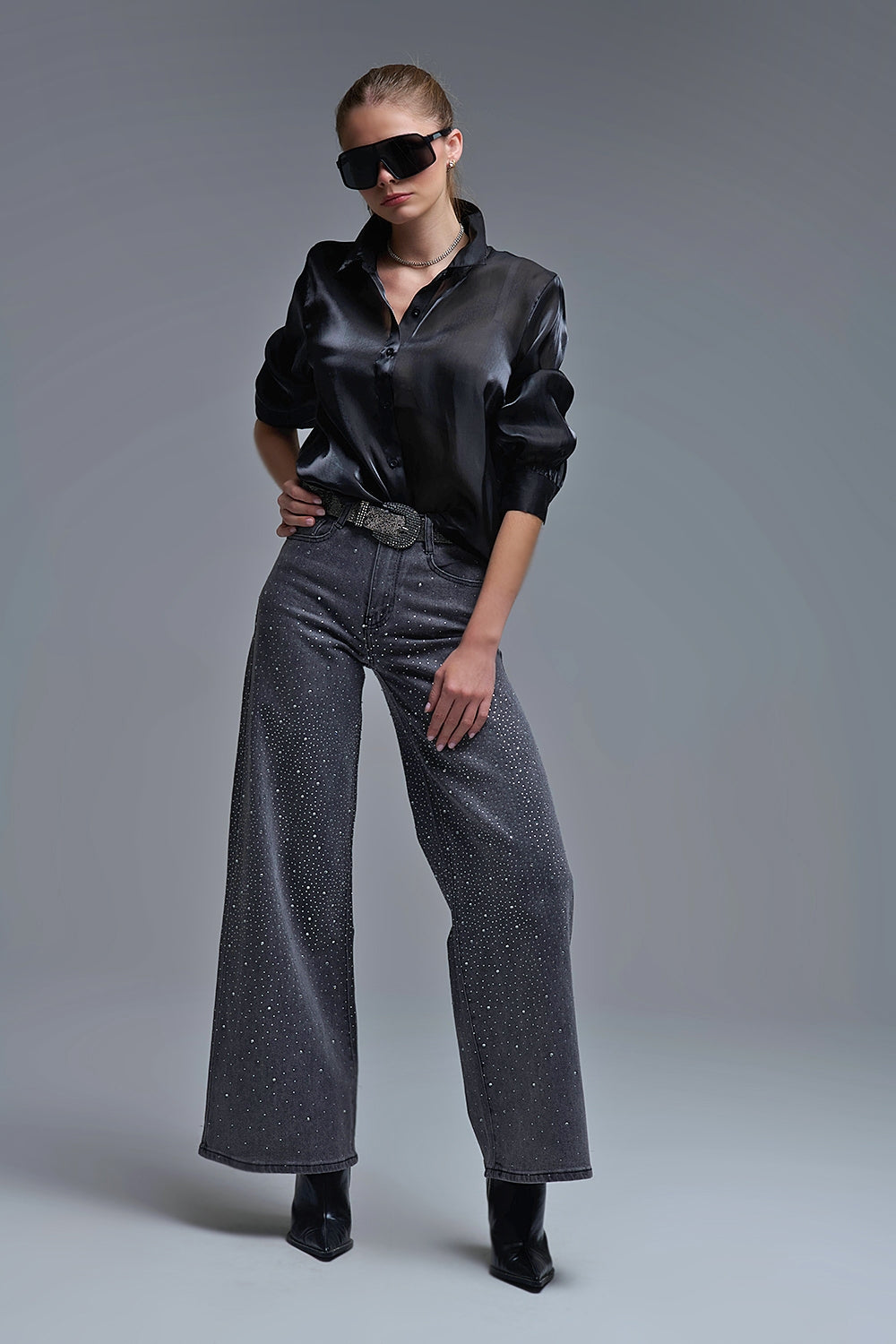 Calças de ganga de pernas largas com strass preto