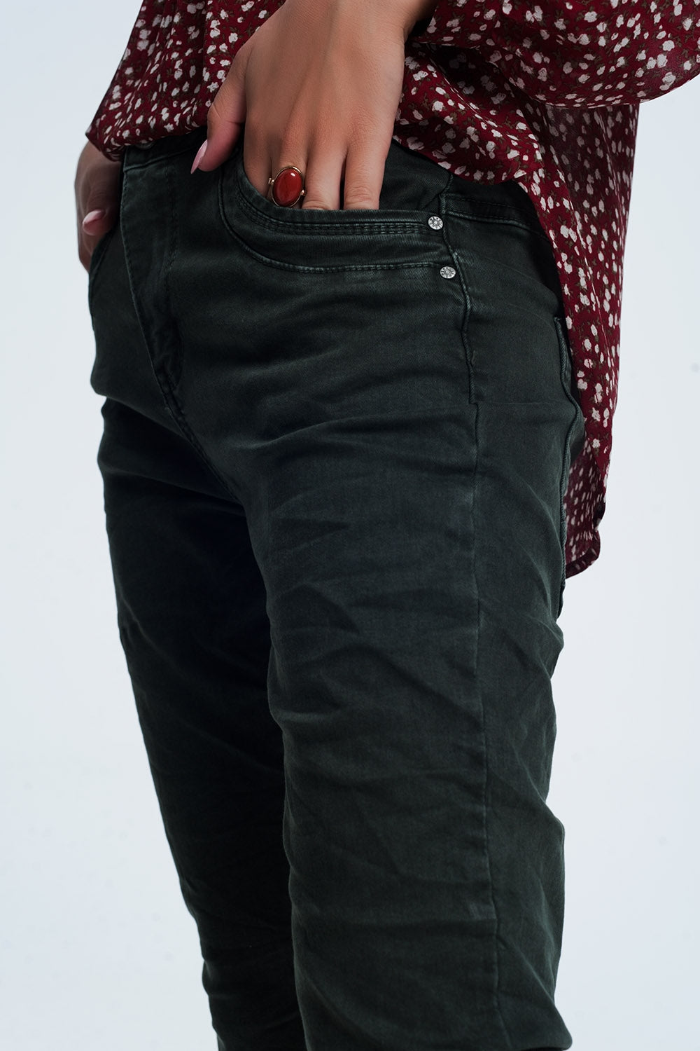 Calças de ganga khaki com baixa virilha