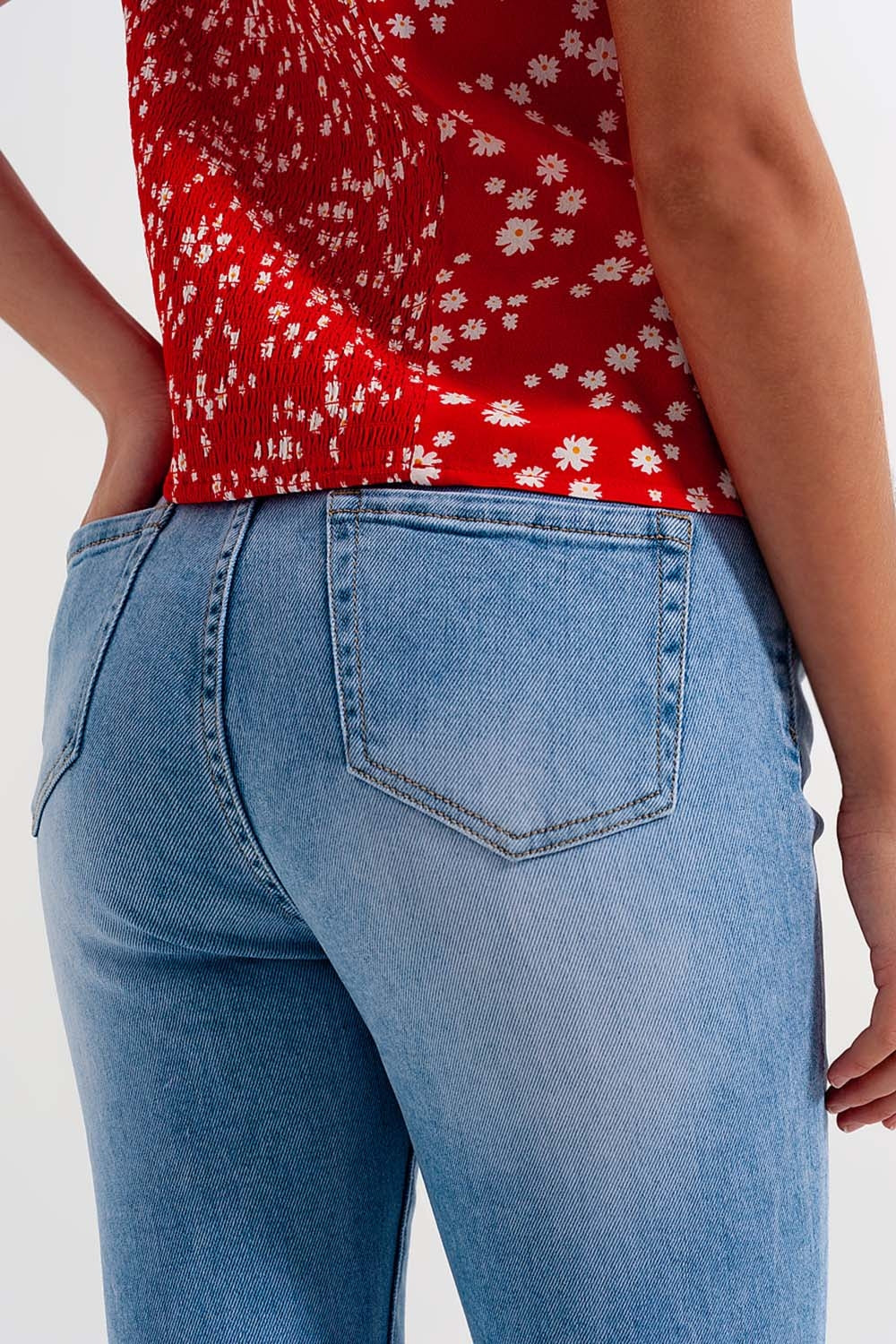 Calças de ganga magras lavadas a azul claro com cintura alta e ajuste magro